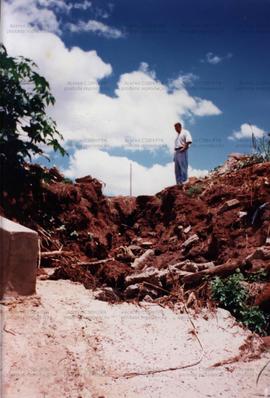 Denúncia de má administração pública na cidade (Araraquara-SP, [1992-1996]). / Crédito: Clélia M. Santos.