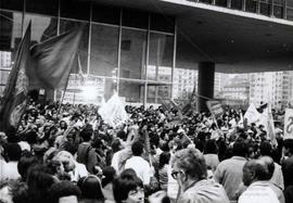Manifestação em frente a Câmara Municipal de São Paulo em apoio à prefeita Luiza Erundina (PT) e ...