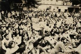Manifestação dos professores ligados à APEOESP (São Paulo, 1980). / Crédito: Sônia Parma.