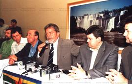 Atividade promovida pela candidatura &quot;Lula Presidente&quot; (PT) nas eleições de 2002 (Foz do Iguaçu-PR, 2002) / Crédito: Autoria desconhecida