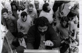Ato da candidatura “Lula Presidente” (PT) em porta de fábrica nas eleições de 1989 (São Bernardo do Campo-SP, 1989). / Crédito: Roberto Parizotti