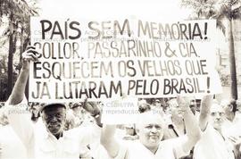 Ato dos aposentados pelos 147% e pelo Fora Collor, na Praça da Sé (São Paulo-SP, data desconhecid...