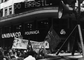 Ato pelo não pagamento da dívida externa (Porto Alegre-RS, 23 out. 1985).  / Crédito: Márcia Camargo.