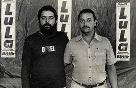 Sessão de fotos de Lula com candidatos do PT às eleições de 1982 ([São Paulo, 1982]). / Crédito: Autoria desconhecida/Agência F4.