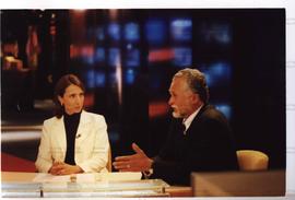 Entrevista concedida por Genoino (PT) a programa de televisão da Rede Bandeirantes nas eleições de 2002 ([São Paulo-SP], 2002) / Crédito: Cesar Hideiti Ogata