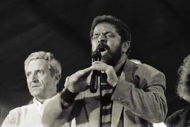 Comício de arrancada da candidatura “Plínio governador” (PT), na Praça da Sé, nas eleições de 199...