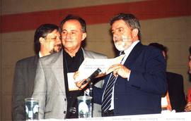 Fala de Lula, candidato à Presidente pelo PT, no 16º Seminário de Cooperativismo de Crédito nas eleições de 2002 (Santos-SP, ago 2002) / Crédito: Autoria desconhecida