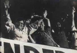 Festa da vitória da candidatura Luiza Erundina Prefeita (PT) , na Av. Paulista, ao final das eleições de 1988 (São Paulo-SP, 11 nov. 1988). / Crédito: Autoria desconhecida