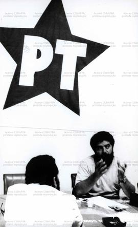 Entrevista concedida por Lula (PT) (Local desconhecido, nov. 1987). / Crédito: Hugo R. Scotte.