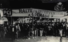 Manifestação do Partido Comunista Italiano (PCI) contra a intervenção de Granada ([França?], Data...