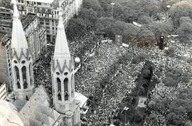 Comício de encerramento do primeiro turno da campanha presidental promovido pela candidatura “Lula Presidente” nas eleições de 1989 (São Paulo-SP, 12 nov. 1989). / Crédito: Homero Sérgio