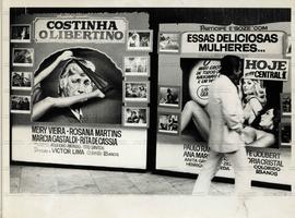 Retrato de paineis de divulgação de filmes pornôs ([São Paulo-SP], [1978?]). / Crédito: Jesus Car...