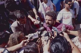 Lula, candidato à Presidência da República (PT), no dia da votação nas eleições de 1989 ([São Ber...
