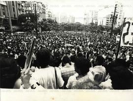 Manifestação dos servidores públicos em greve no centro de São Paulo (São Paulo-SP, mar. 1982). / Crédito: Vera Lúcia.