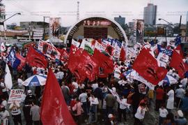 Comício da candidatura &quot;Lula Presidente&quot; (PT) nas eleições de 2002 (Santo André-SP, 2002) / Crédito: César Hideiti Ogata