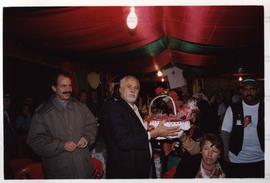 Visita de José Genoino (PT) a festa portuguesa não identificada nas eleições de 2002 (Local desco...