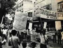 Passeata dos metalúrgicos em greve (Niterói-RJ, 1 set. 1982). / Crédito: Cabral/Jornal dos Trabal...