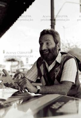 Retratos da candidatura “Ivan Valente Deputado Estadual” (PT) nas eleições de 1986 (Local desconh...
