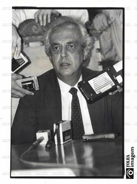 Retrato de Jarbas Vasconcelos (PMDB-PE), prefeito de Recife, em entrevista coletiva no Palácio dos Bandeirantes de São Paulo (São Paulo-SP, 4 jul. 1988). / Crédito: Paulo Cerciari/Folha Imagem.