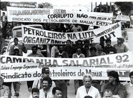 Passeata dos petroleiros por melhores salários ([Mauá-SP?], 1992). / Crédito: Eliaria Andrade/Diário Popular.
