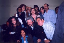 Confraternização entre integrantes do Grupo de Trabalho Eleitoral/GTE (PT) nas eleições de 1998 [2] (São Paulo-SP, 1998). / Crédito: Autoria desconhecida