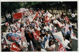 Ato contra a reforma da previdência (São Paulo-SP, out. 1997). / Crédito: Roberto Parizotti