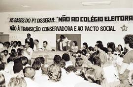 Encontro Estadual do PT-SP (Local desconhecido, 16 dez. 1984) [“Não ao Colégio Eleitoral”]. Crédi...