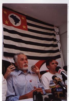 Entrevista coletiva à imprensa concedida por José Genoino (PT) nas eleições de 2002 ([São Paulo-SP?], 2002) / Crédito: Cesar Hideiti Ogata