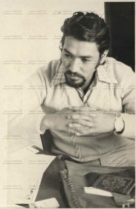Entrevista com Manuel Manrique, jornalista e sociólogo peruano, na sucursal do jornal Em Tempo ([São Paulo-SP?], mai. 1978). / Crédito: Autoria desconhecida.