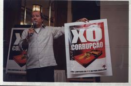 Campanha “Xô Corrupção” contra a corrupção na política (São Paulo-SP, 2002). / Crédito: Autoria d...