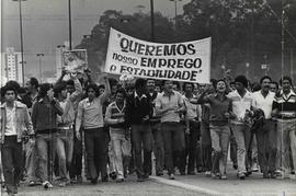 Passeata dos demitidos da Mercedes Benz (São Bernardo do Campo-SP, 18 ago. 1981). / Crédito: Juca Martins/Agência F4