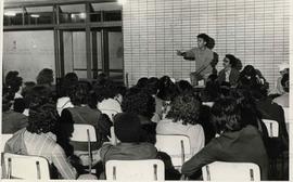 Ato público dos artistas mineiros em solidariedade ao 1º Encontro Nacional de Artistas e Técnicos realizado em 7 de agosto de 1978 (Minas Gerais, [1978]).  / Crédito: Autoria desconhecida.