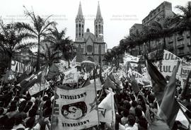Comício de encerramento do primeiro turno da campanha presidental promovido pela candidatura “Lula Presidente” nas eleições de 1989 (São Paulo-SP, 12 nov. 1989). / Crédito: Paula Simas
