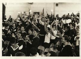 Assembleia dos marinheiros em greve ([Rio de Janeiro-RJ, 25 mar. 1964]).  / Crédito: Autoria desconhecida/Agência JB.