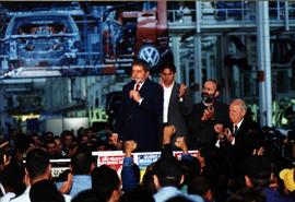 Visita da candidatura &quot;Lula Presidente&quot; (PT) à fábrica da Volkswagen na eleições de 2002 (São Bernardo do Campo-SP, 19 jul 2002) / Crédito: Olivio Lamas