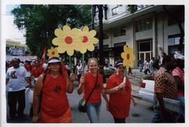 Caminhada “Mulheres”, com várias militantes do Movimento de Mulheres do PT (São Paulo-SP, Data desconhecida). / Crédito: Autoria desconhecida