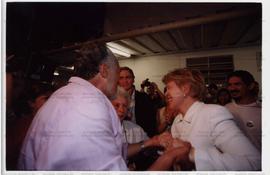 Comemoração no comitê de campanha pela chegada da candidatura”Genoino Governador” (PT) ao segundo turno nas eleições de 2002 (São Paulo-SP, [6 out] 2002) / Crédito: Cesar Hideiti Ogata