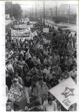 Ato pró-impeachment – Movimento pelo “Fora Collor” (São Paulo-SP, 1992). / Crédito: Autoria desco...