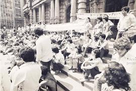Ato em apoio ao sindicato Solidariedade (Polônia) na Praça Ramos, organizado pelo PT (São Paulo-SP, 1982). Crédito: Vera Jursys