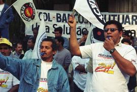 Protesto do Sindicato de Trabalhadores da Indústria da Construção Sivil contra a empreiteira Enco...