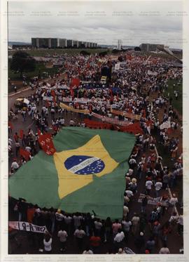 Marcha pela Reforma Agraria (Brasília-DF, 1997). / Crédito: Douglas Mansur