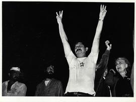 Comício da campanha de Jacó Bittar nas eleições de 1982 ([São Paulo-SP?], [1982]). / Crédito: Enn...