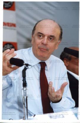 Encontro dos Presidenciáveis promovido pela Força Sindical e Bovespa nas eleições de 2002 (São Paulo-SP, 29 abr. 2002). / Crédito: Roberto Parizotti