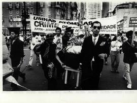 Passeata na regi&atilde;o da pra&ccedil;a da S&eacute; contra usinas nucleares e lembran&ccedil;a dos 35 anos da bomba de Hir...