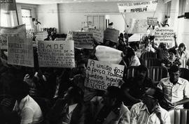 Reivindicação de trabalhadores rurais de Miraguaí (RS) na sede do governo (Porto Alegre-RS, 1980-...