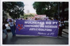 Caminhada “Mulheres”, com várias militantes do Movimento de Mulheres do PT (São Paulo-SP, Data desconhecida). / Crédito: Autoria desconhecida