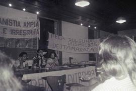 Ato pela libertação dos presos políticos de Itamaracá (Local desconhecido, data desconhecida). Crédito: Vera Jursys