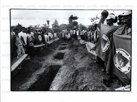 Massacre de trabalhadores rurais sem-terra (Eldorado dos Carajás-PA, 1999). / Crédito: João Roberto Ripper.