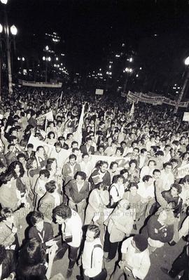 Ato da greve dos bancários de São Paulo na Praça da Sé (São Paulo-SP, 1985). Crédito: Vera Jursys