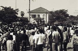 Missa de corpo presente em homenagem aos trabalhadores assassinados em Leme-SP (São Paulo-SP, 1986). Crédito: Vera Jursys